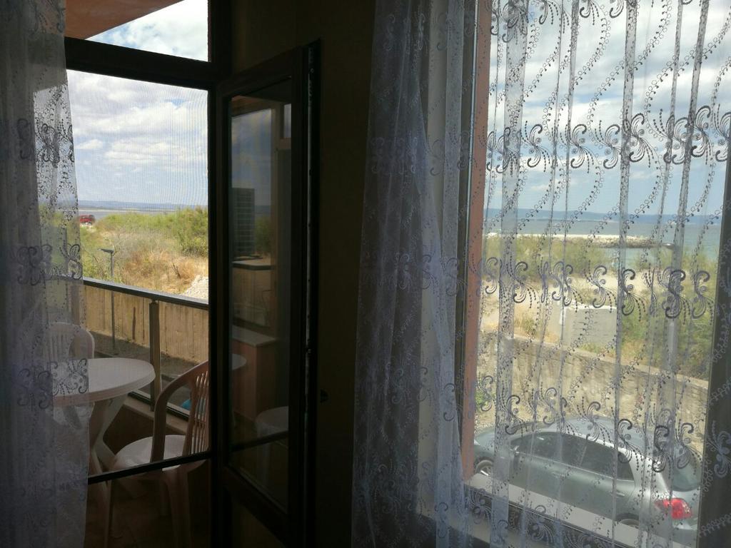 Sunshine Apartment Поморие Экстерьер фото